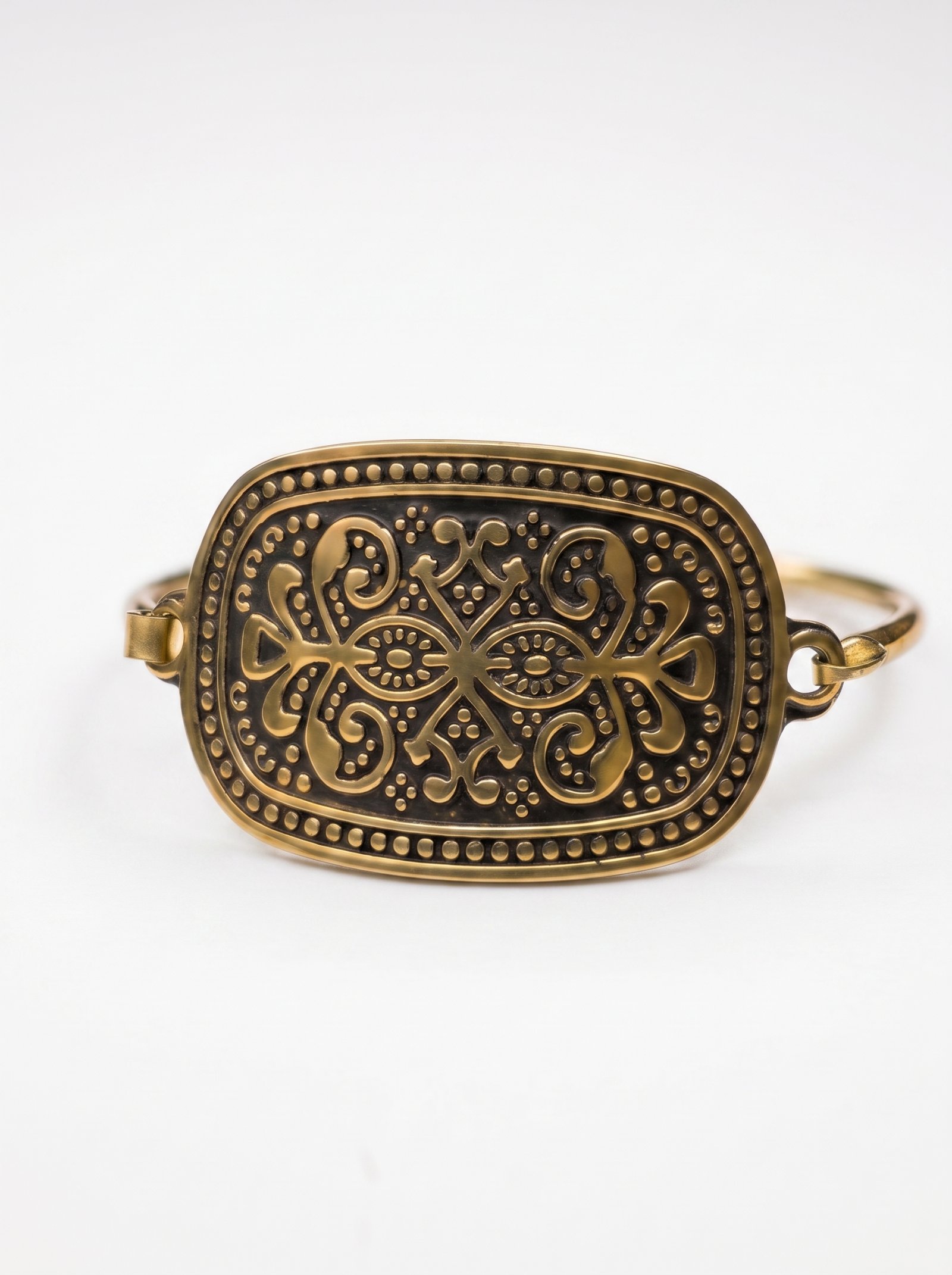 Diwan Medallion Cuff
